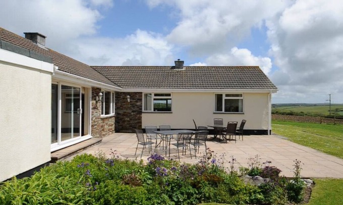 Crantock House | 4-bedroom bungalow set in a secluded location