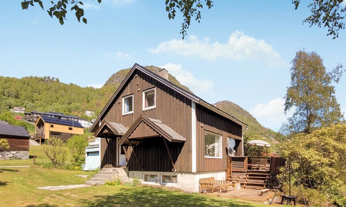 Roldal House | 4 bedroom cozy home in Røldal