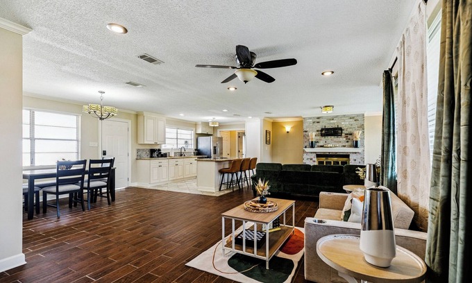 Gonzales House | 4-bedroom Cozy Home in Gonzales