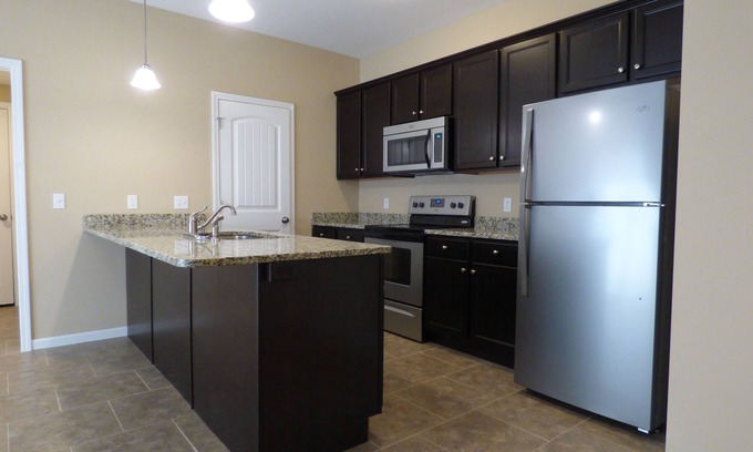 Columbia House | 4 bedroom downtown. Cheaper than a hotel!