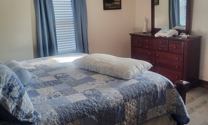 Chaplin House | 4-bedroom farm house in charming Lawrenceburg with a pool and hot tub.