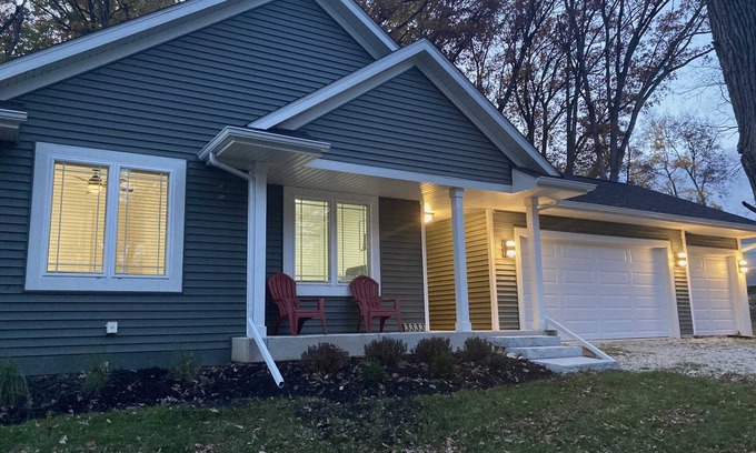 Como House | 4 Bedroom Home (5 Beds) I Lake Geneva