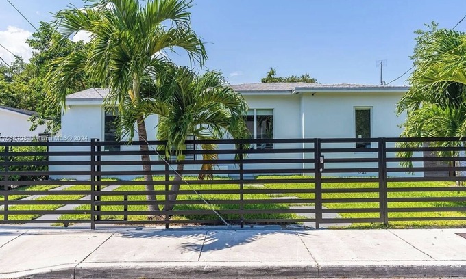Buena Vista House | 4-bedroom house in marvelous Miami with AC