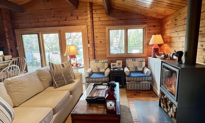 Seguin Cottage | 4 Bedroom Lake Joseph Muskoka cottage, lake life at its finest!