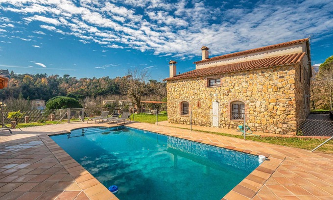 Gualba de Dalt House | 4 bedroom nice home in Riells i Viabrea