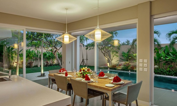 Berawa Villa | 4 Bedroom Pool Villa near FINNS Recreation Club, Staff service