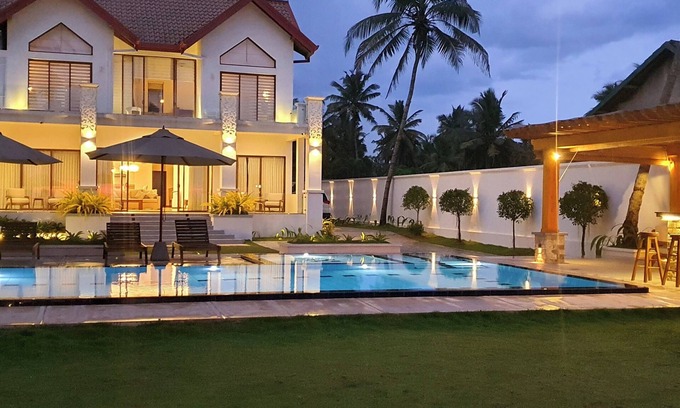 Wadduwa Villa | 4 Bedroom Private Villa on the Beach