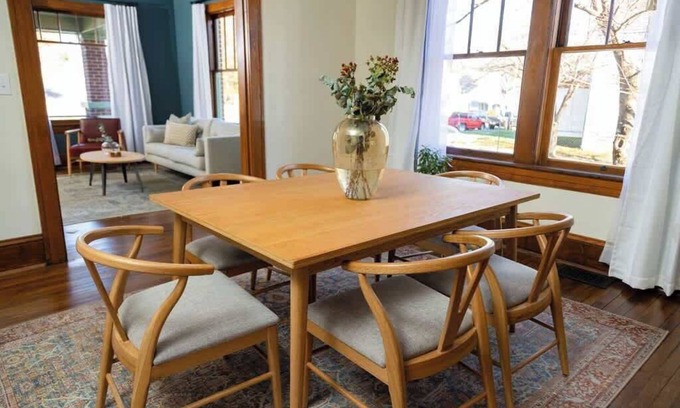 Roanoke Condo | 4 Bedroom Suite | Greenway | Food | Cocktails