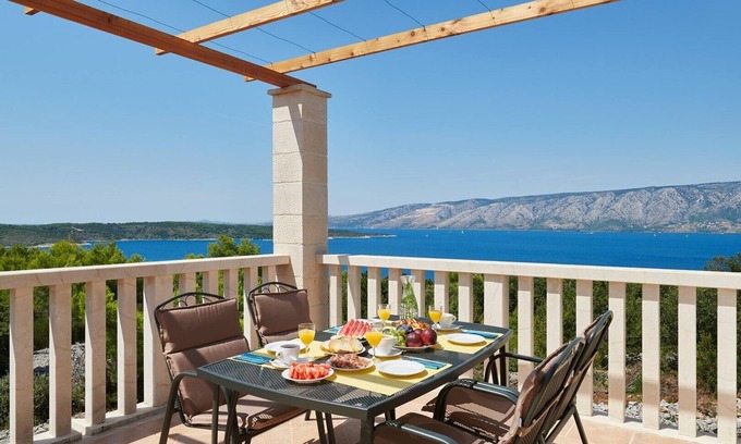 Stari Grad Villa | 4-bedroom Villa Erica with private pool and stunning sea view