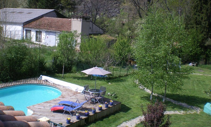 Quillan Villa | 4 Bedroom Villa with Private Pool within 5 minute walk into Quillan