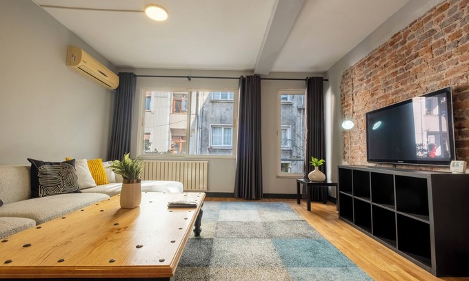 Cihangir Apartment | 4 Bedrooms - 2 Bathrooms - Terrace Balcony - Single Detached House