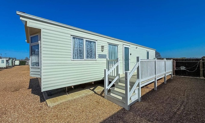 Hunstanton House | 4 berth nearby Hunstanton beach in Norfolk ref 13018L