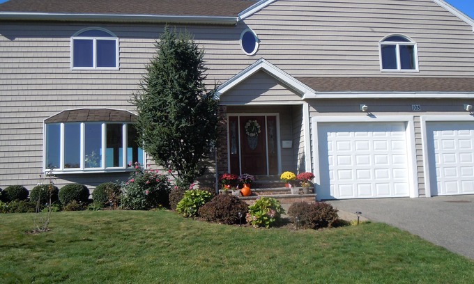 Revere House | 4 BR 4000 SF OCEANFRONT MODERN HOME NR BEACH, DOWNTOWN, AIRPORT - 31 DAY MINIMUM