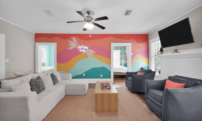 Murray Hill House | 4 BR Murray Hill Retreat l Stock Tank Pool l BBQ l 2 King Beds