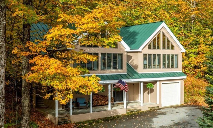 Stratton Mountain Ski Chalet | 4 BR N. Brookwood Chalet on Shuttle Route 2 Streets from Stratton Base Lodge