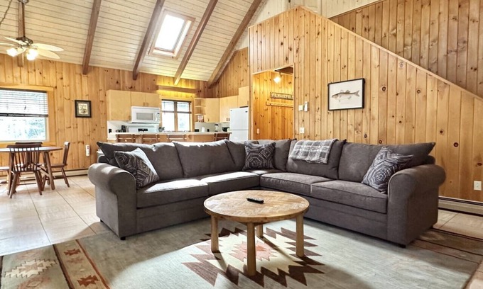 Mount Desert House | 4 BR Wooded Getaway on Long Pond! [Woodsy Pines]