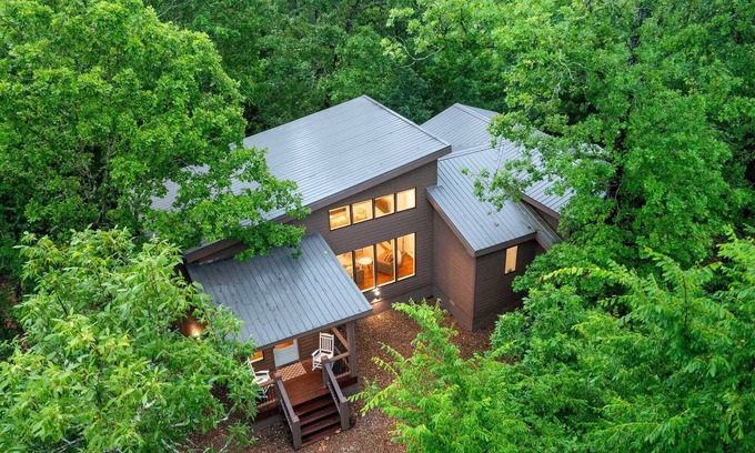 Broken Bow House | 4 Cabins | Playsets, Games, Sleeps 44, Pets OK