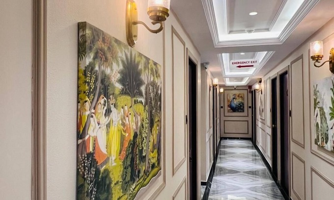 Surat Hotel | 4 Ever Hotel - Surat