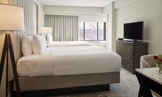 Capitol Hill Hotel | 4 Family Friendly Suites Near Cultural Attractions & Local Dining! Pet Friendly!