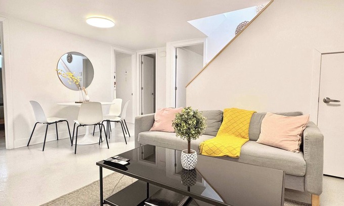 Saint-Sacrement Apartment | 4 Large Rooms City Centre