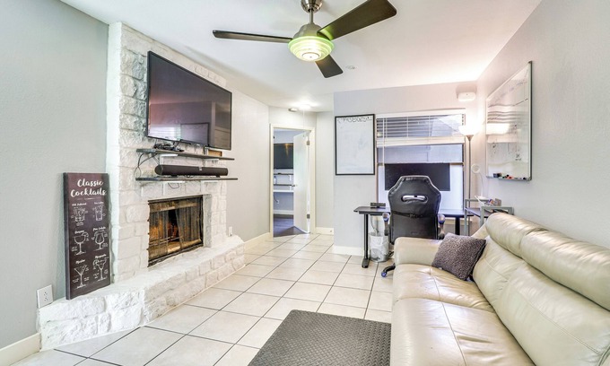 Parker Lane Condo | 4 Mi to Dtwn: Gem w/Pool Access & Patio in Austin