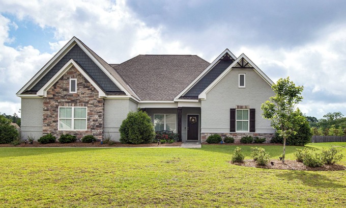 Dothan House | 4 Mi to Dtwn: Stylish Home w/Large Yard in Dothan