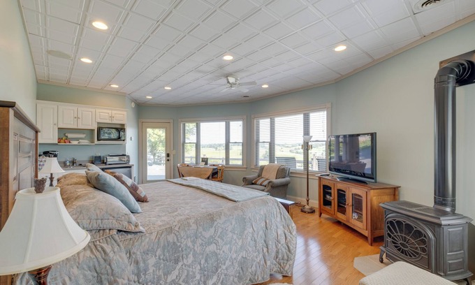 Millersburg Apartment | 4 Mi to German Village: Studio w/Hot Tub!