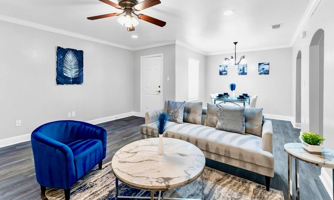 Arlington Apartment | 4 min Walking distance to Cowboys Stadium