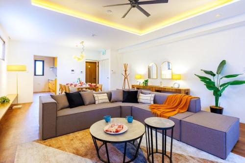 Hamagawa House | 4 minutes by car to American Village Free parking included Accommodates up to 16 people Spacious house tocoa