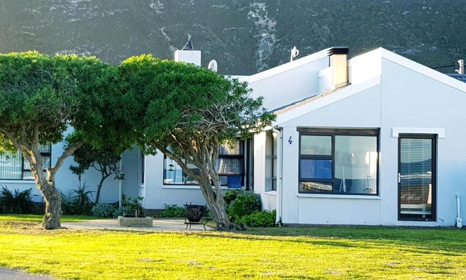 L'Agulhas House | 4 On Hoffman Seaview