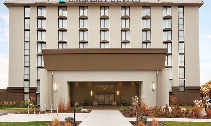 West Bloomington Hotel | 4-Star Hotel ∙ Embassy Suites by Hilton Bloomington/Minneapolis
