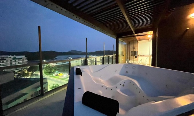 Cabo Frio Apartment | 401 Cobertura c JACUZZI priv AC BEIRA MAR
