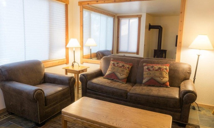 Truckee Apartment | 4025 Ski Trails