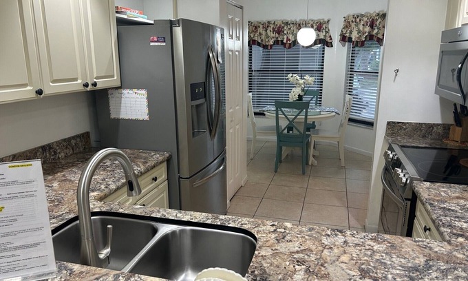 South Bradenton Condo | 4103 Beautiful 2-bed, 2-bath Bradenton condo close to Beaches and IMG