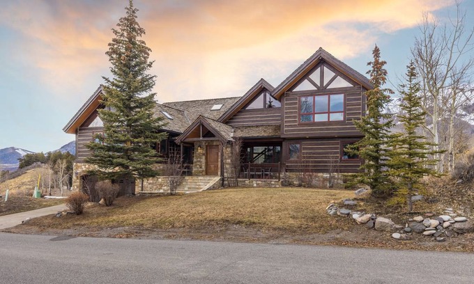 Timber Ridge House | 418 m² House ∙ 5 bedrooms ∙ 14 guests