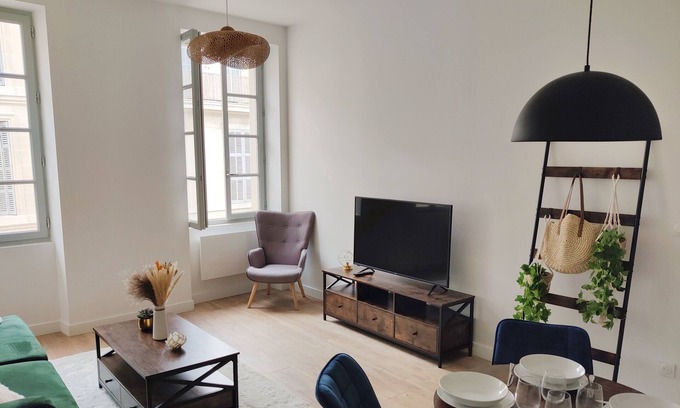 Prefecture Apartment | 42m² Totalement Rénové Dans le Cœur de Marseille!