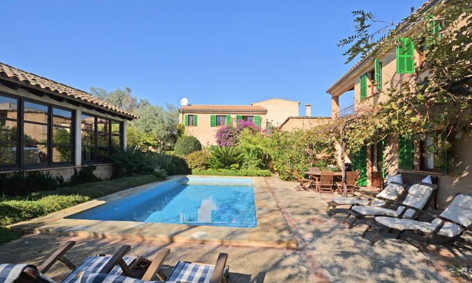 Petra House | 450 m² House ∙ 6 bedrooms ∙ 12 guests