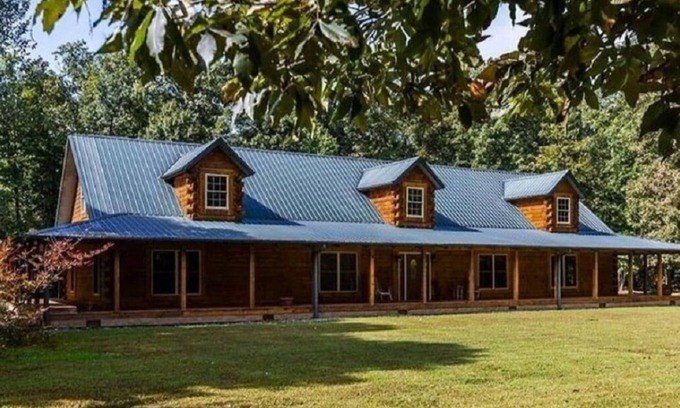 Waco Cabin | 4500 sq ft Secluded Log Cabin Home on 17 acres