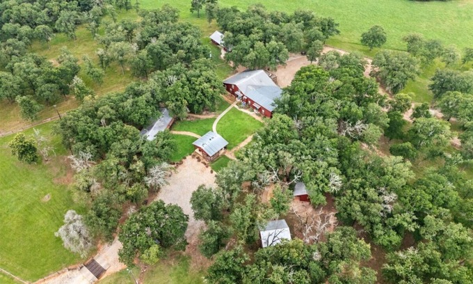 Milam County Other | 45min to Aggieland | Exotic Ranch| Sleeps 36