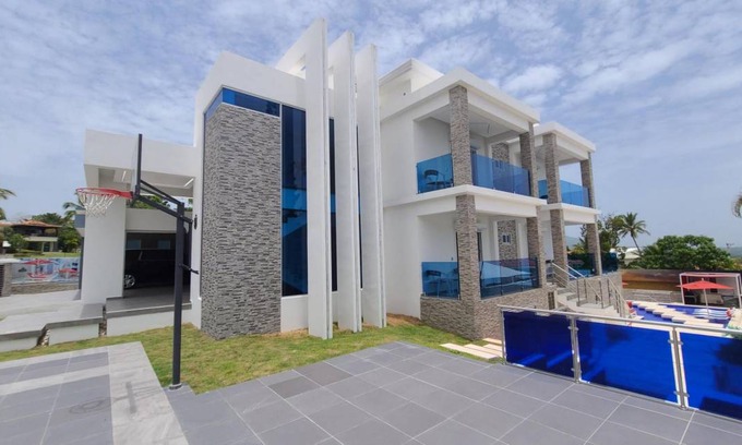 Montellano Villa | 496 m² Villa ∙ 12 bedrooms ∙ 24 guests