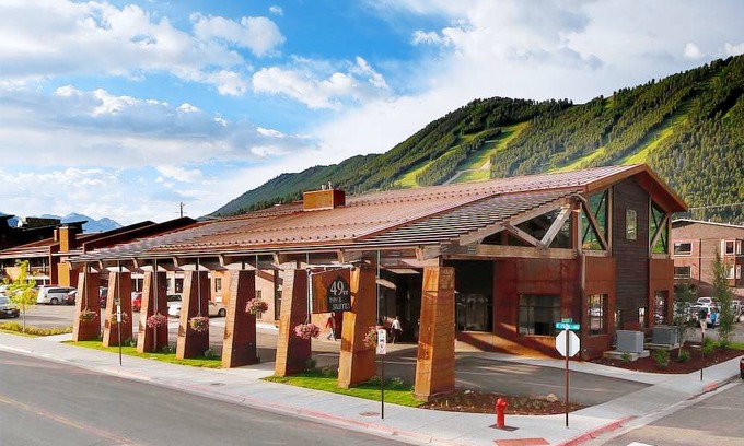 Jackson Hotel | 49er Inn & Suites