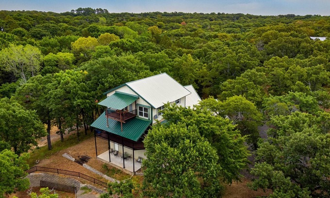 Gordonville House | 4Bdrm w/ Pool Table Fish & Swim at House Texoma