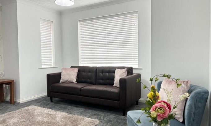 Bletchley House | 4Bed Home MK