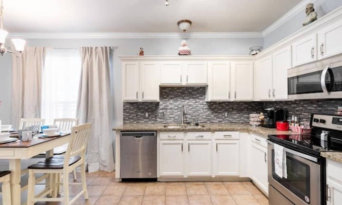 Elmo House | 4Bedroom with King bed/Suite Downstairs