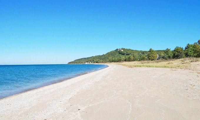 Glen Arbor Condo | 4BR/3BA Condo ~ Beautiful S. Beach on Lake Michigan in Glen Arbor! Acc: 8!