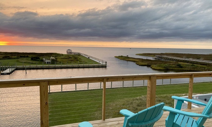 Salvo House | 4BR 3BA Waterfront Slice of Heaven! Luxury, hot tub, sunsets, fishing.