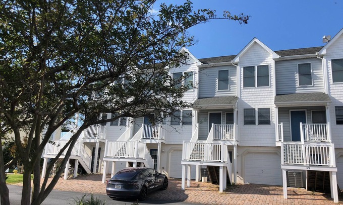 Ocean View House | 4BR Bayfront Beauty w/Pool! Extra Clean Bay Front Model Home unit #70