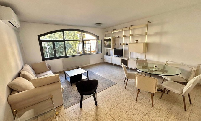 Katamon Apartment | 4BR Best Location In Jerusalem