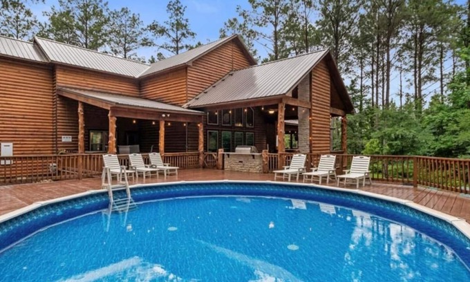 Broken Bow Cabin | 4br Prvt heated Pool & Games Sleeps 22