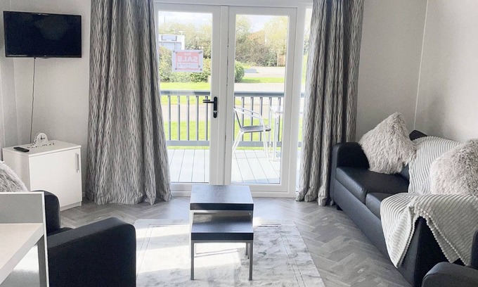 East Drayton Ski Chalet | 4Guests-2Bedroom-WiFi-Tv